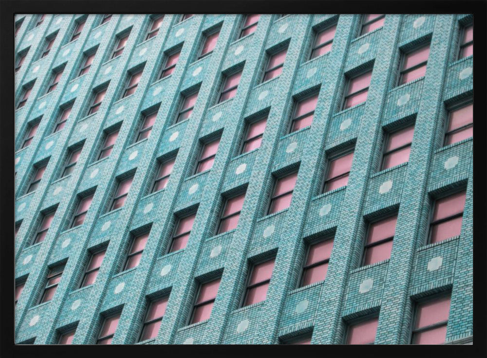 Backsteingebäude mit rosa Fenstern | Poster