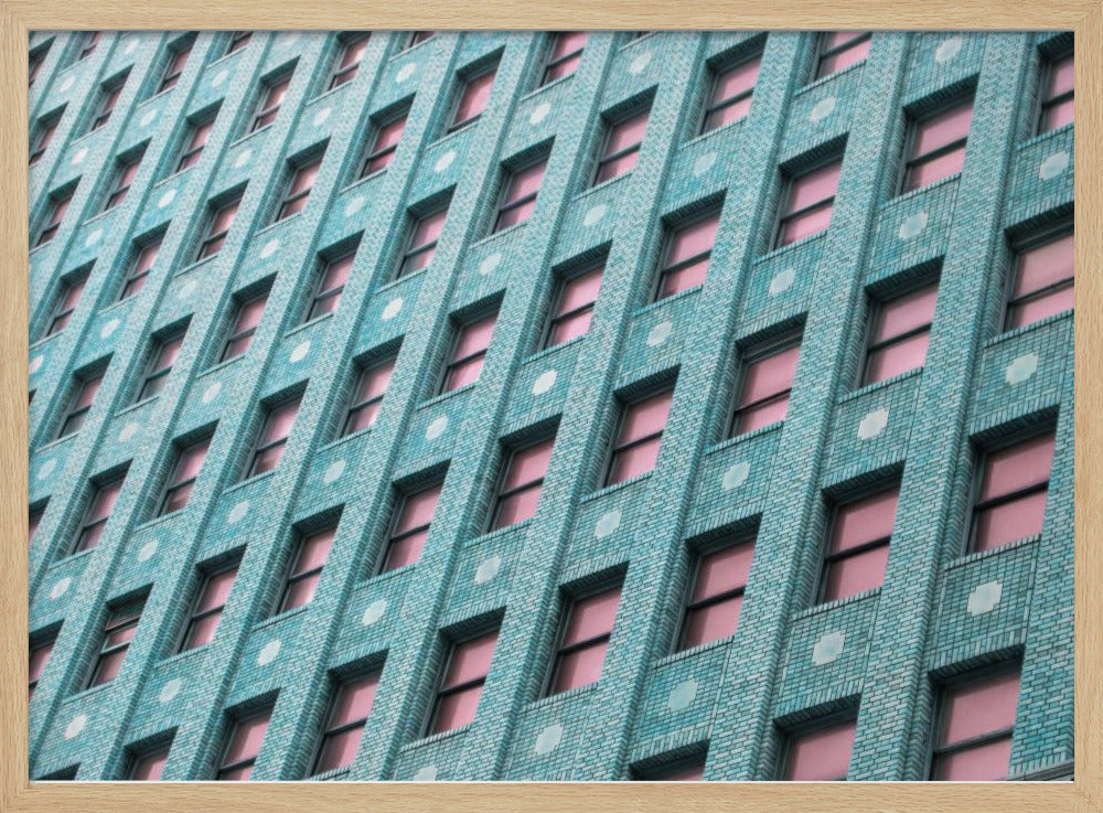 Backsteingebäude mit rosa Fenstern | Poster