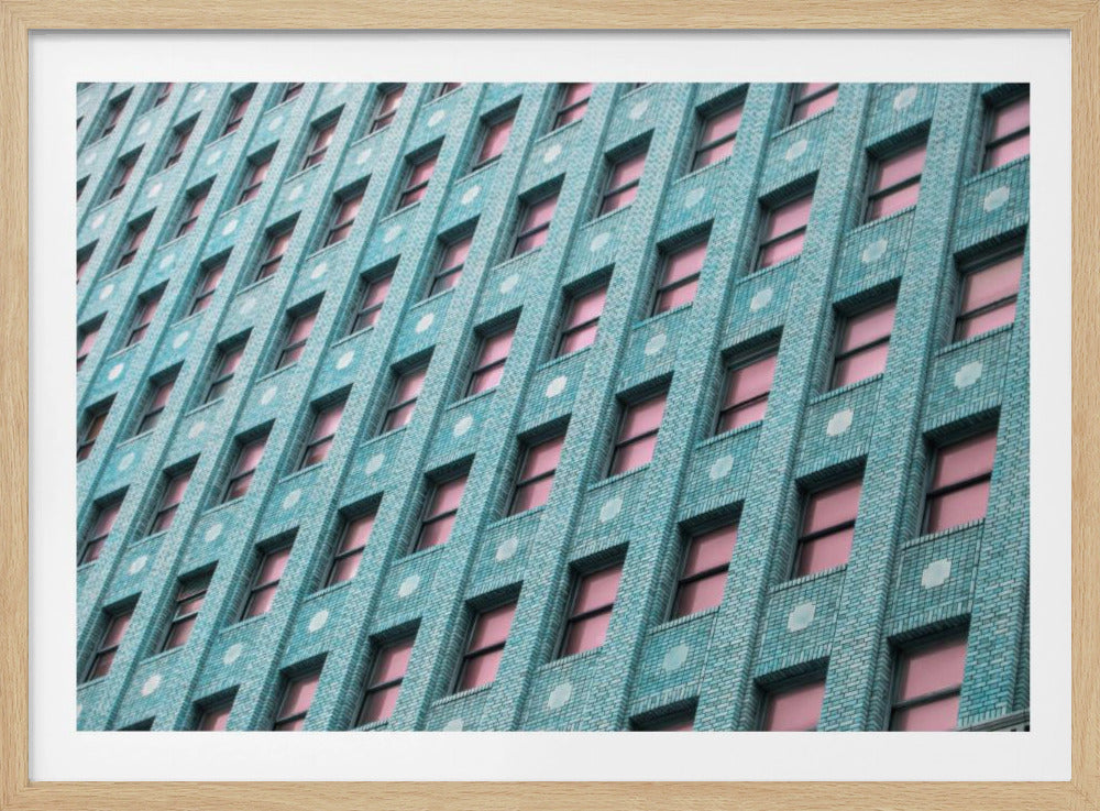 Backsteingebäude mit rosa Fenstern | Poster