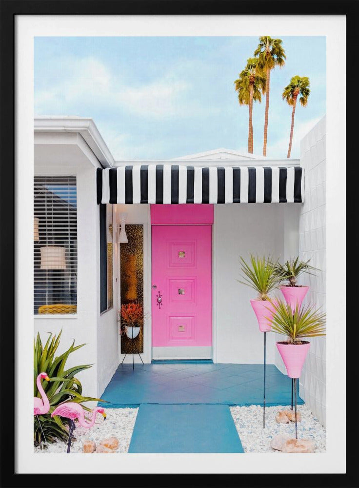 Rosa Tür mit Gartenflamingos | Poster