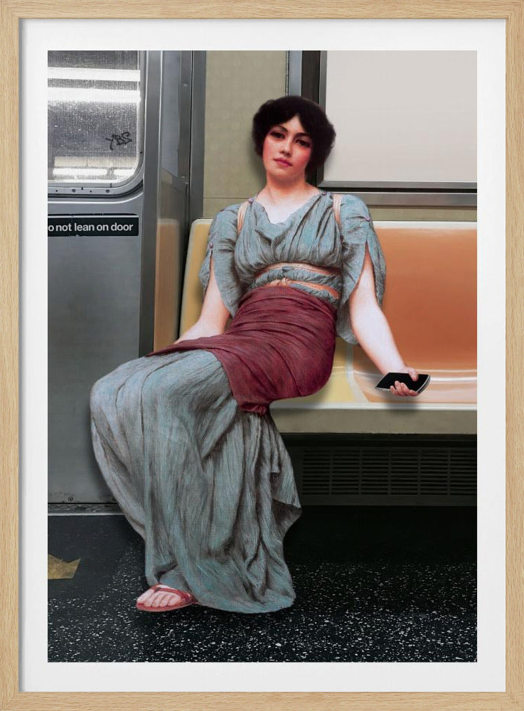 Eine Frau in antiker Kleidung sitzt in einer U-Bahn | Poster