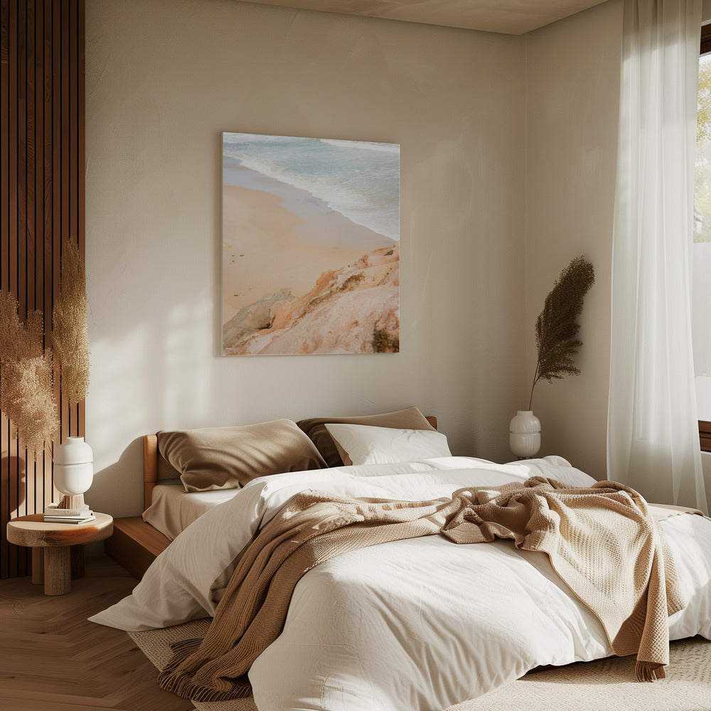Sandstrand trifft auf felsige Klippen | Leinwand