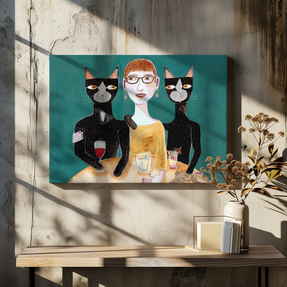 Dame mit ihren zwei schwarzen Katzen beim Trinken | Leinwand