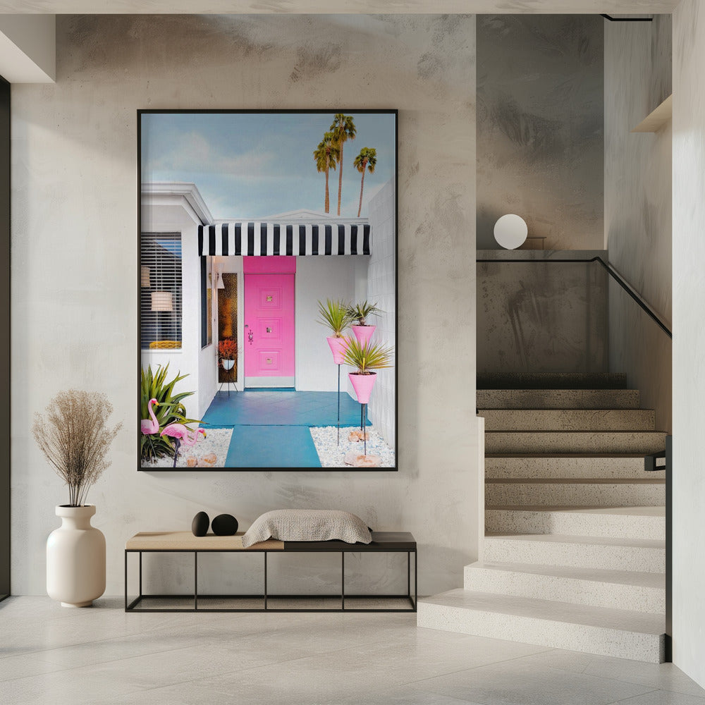 Rosa Tür mit Gartenflamingos | Poster