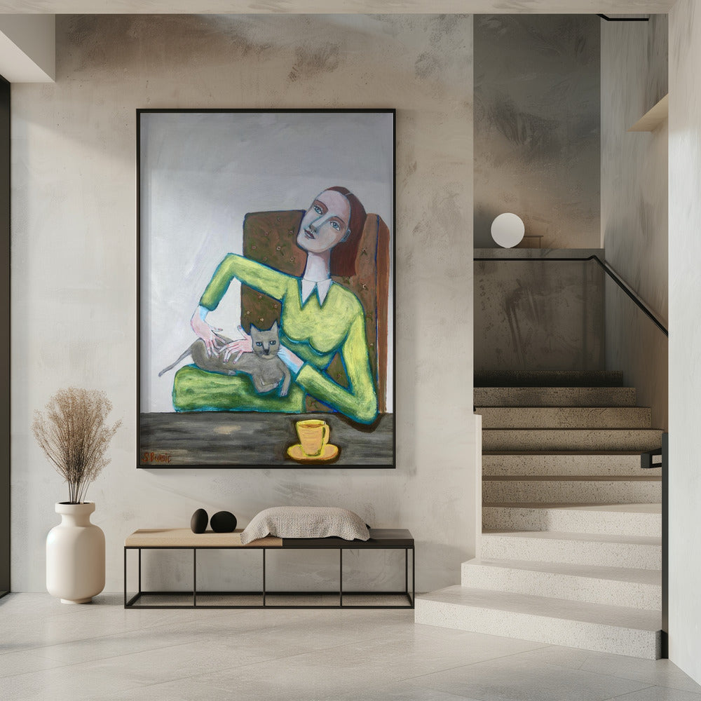 Dame kitzelt graue Katze im Stuhl | Poster
