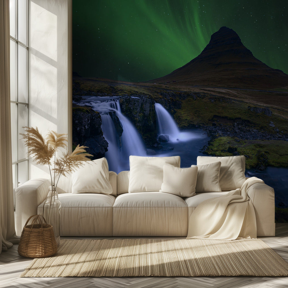 Kirkjufell... Unter einem borealen grünen Himmel | Tapete