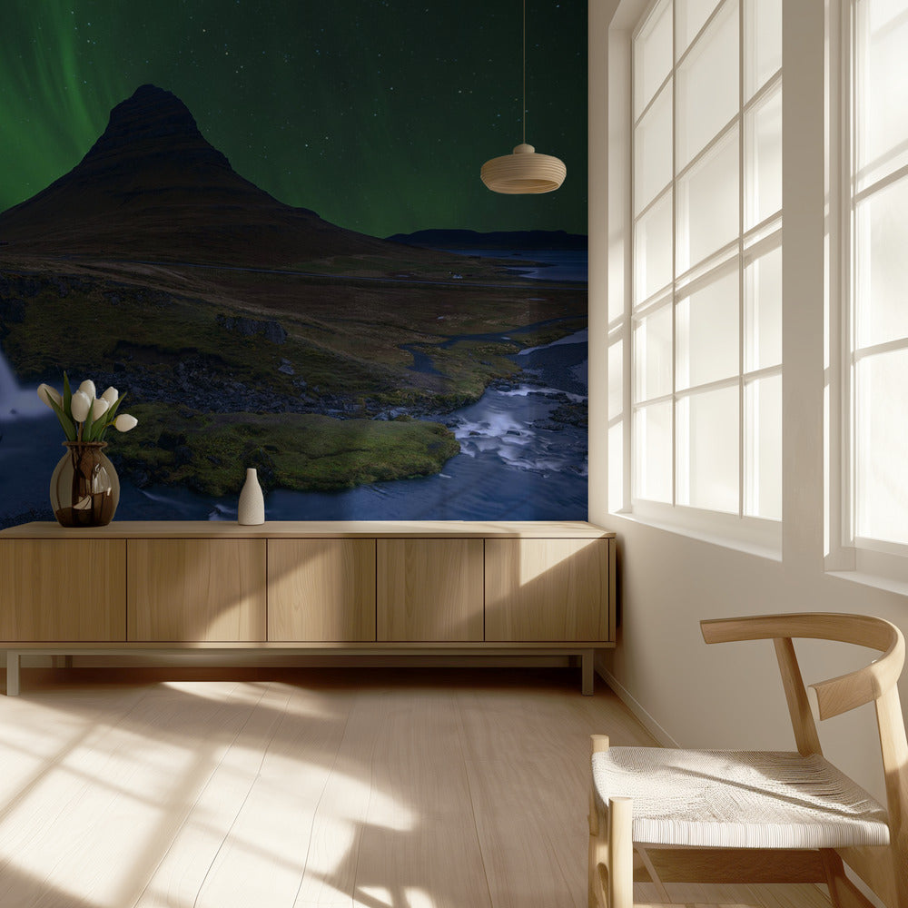 Kirkjufell... Unter einem borealen grünen Himmel | Tapete