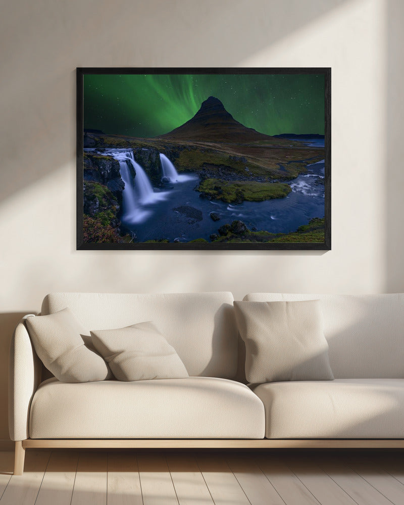Kirkjufell... Unter einem borealen grünen Himmel | Leinwand