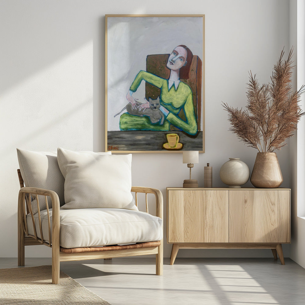 Dame kitzelt graue Katze im Stuhl | Poster