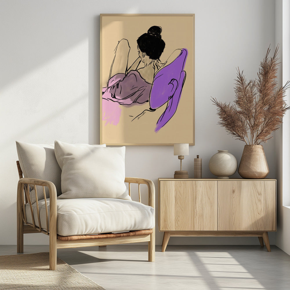 Liegende Frau in fließenden Lila- und Rosatönen | Poster