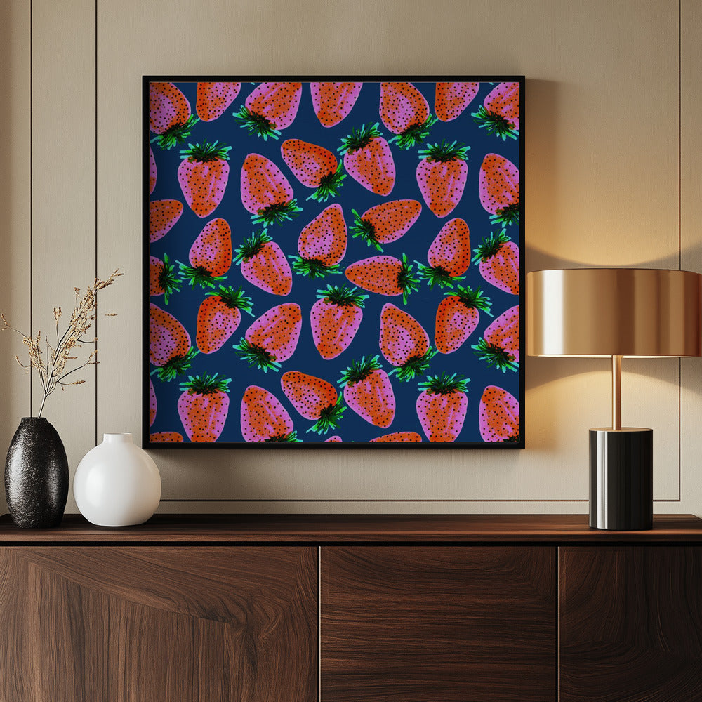 Roter Lavendel auf dunkelblauen Erdbeeren | Poster