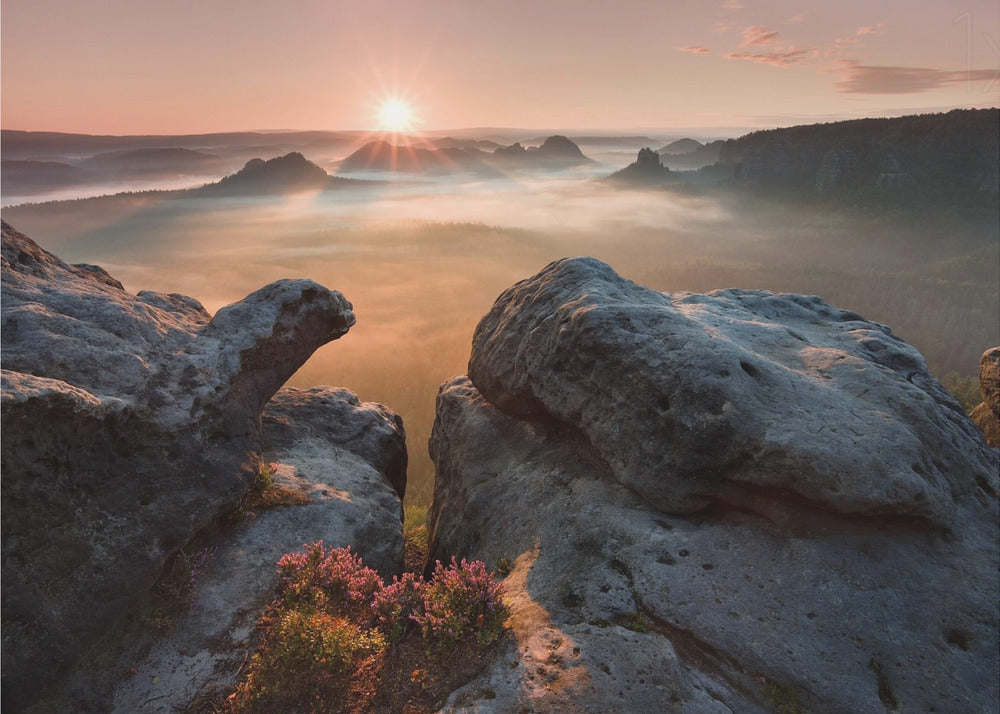 Sonnenaufgang auf den Felsen | Poster