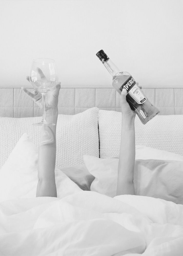 Aperol im Bett Low Key | Leinwand