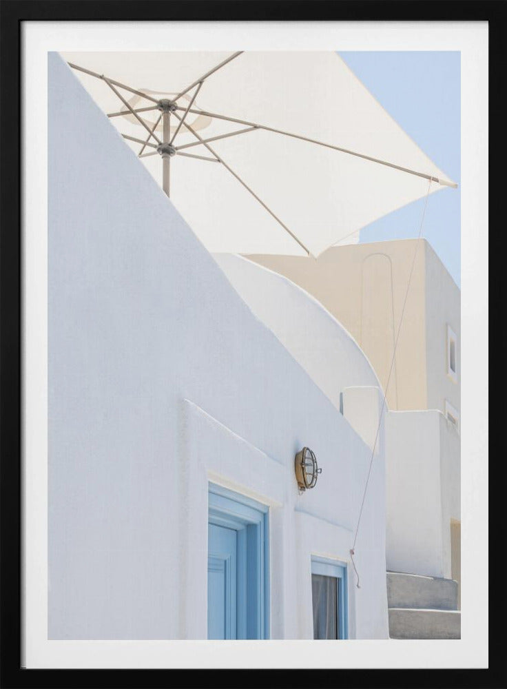 Sonnenschirm und blaue Türen | Poster