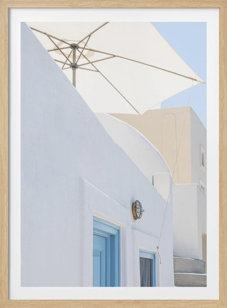 Sonnenschirm und blaue Türen | Poster