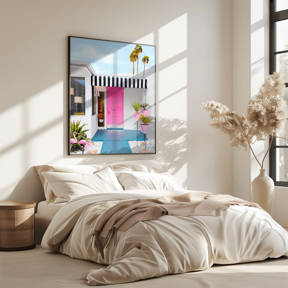 Rosa Tür mit Gartenflamingos | Poster