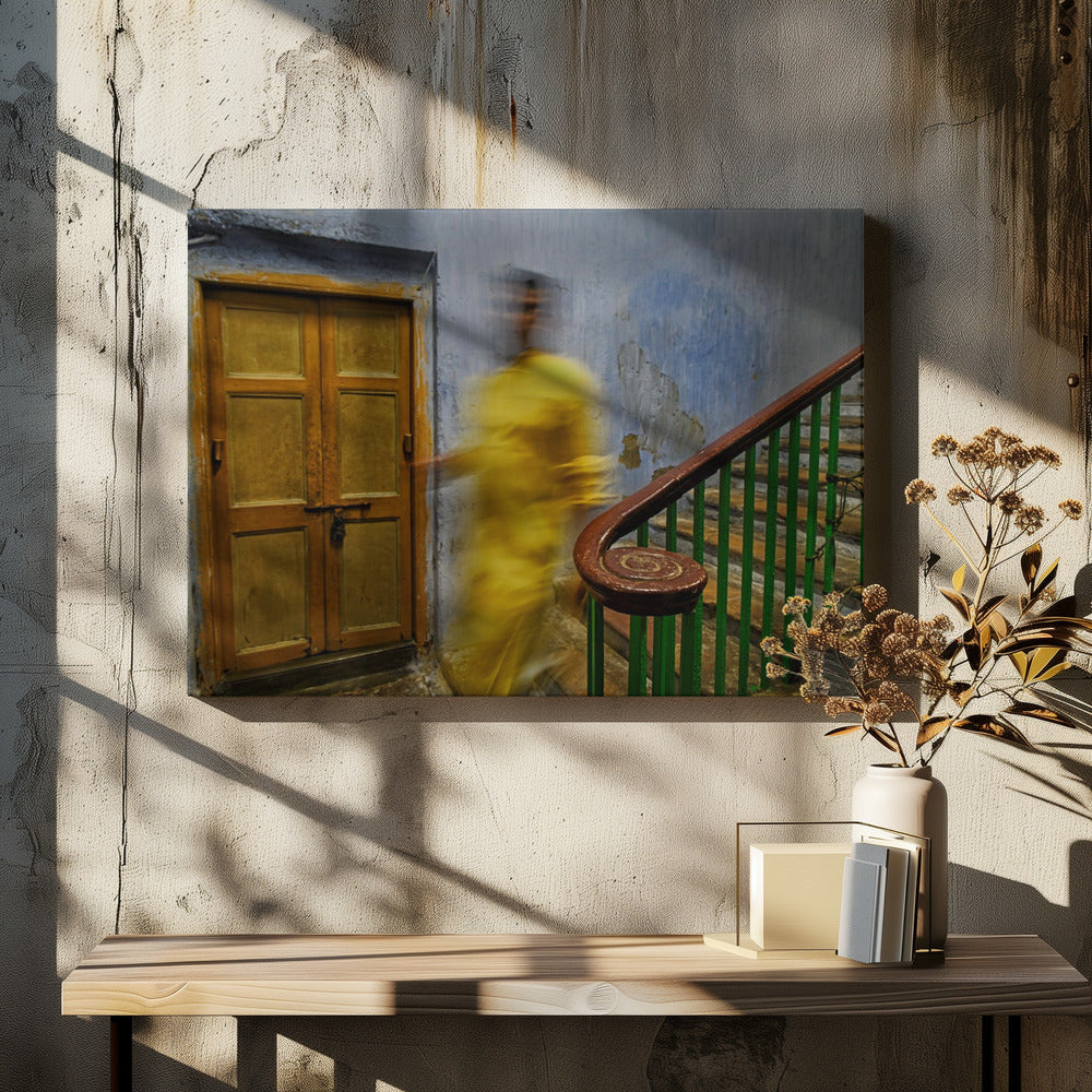 Mann im Treppenhaus | Leinwand