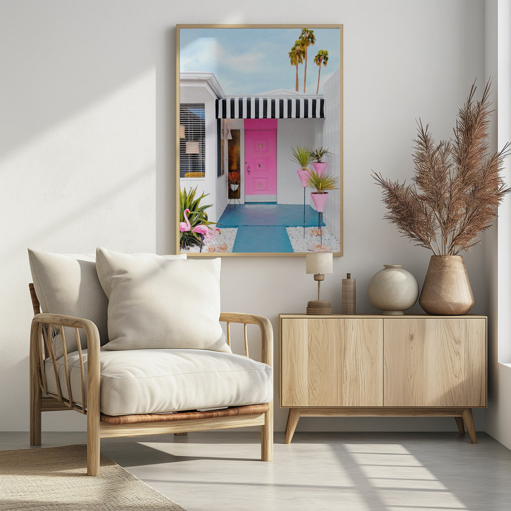 Rosa Tür mit Gartenflamingos | Poster