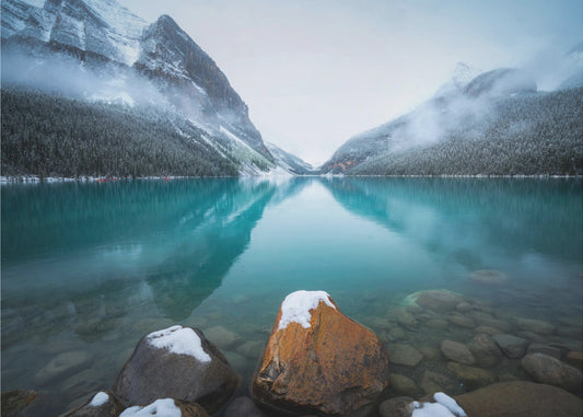 Nebliger Lake Louise | Hintergrundbild