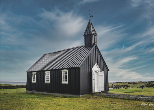 Schwarze Kirche in Island | Hintergrundbild