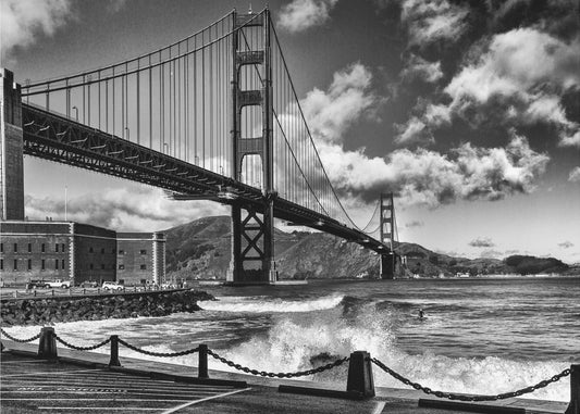 Surfen unter der Golden Gate Bridge | Hintergrundbild