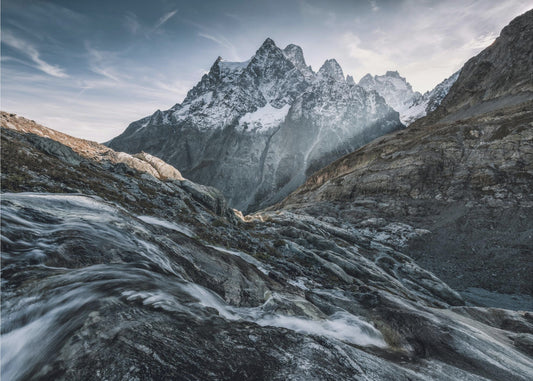 Monochromer Berg | Leinwand