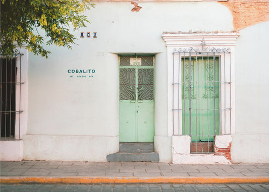 Straße in Oaxaca | Farbenfrohe Pastellfotografie aus Mexiko | Poster