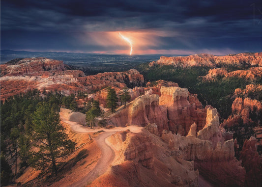 Blitz über dem Bryce Canyon | Hintergrundbild