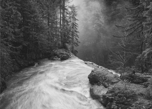 Über den Wasserfällen | Hintergrundbild
