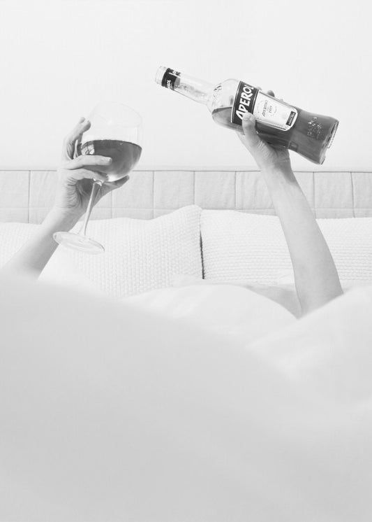 Aperol im Bett S/W | Leinwand