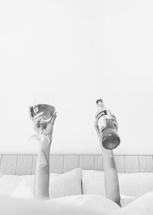 Aperol im Bett, körnig | Leinwand