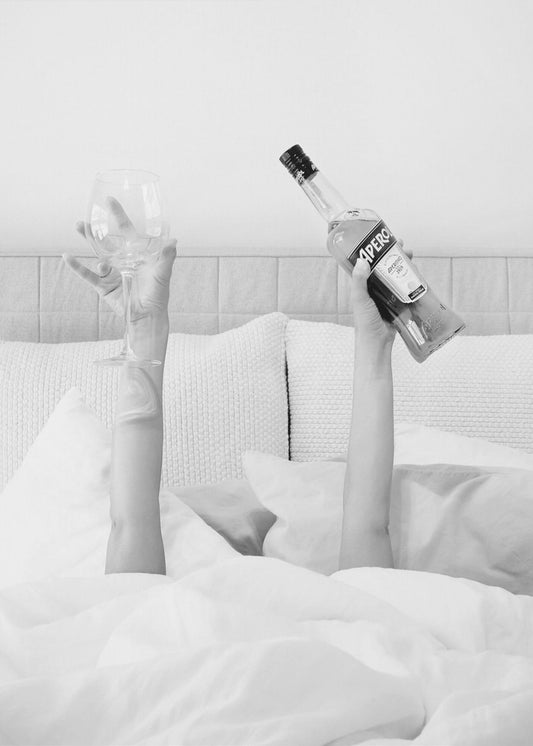 Aperol im Bett Low Key | Leinwand